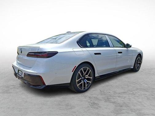 Mineral White Metallic 2026 BMW 750e i xDrive