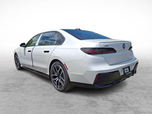 Mineral White Metallic 2026 BMW 750e i xDrive