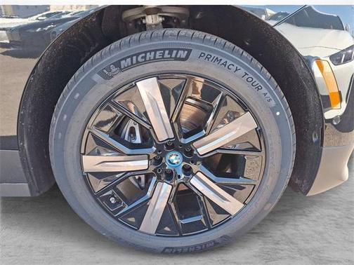 2025 BMW iX xDrive50