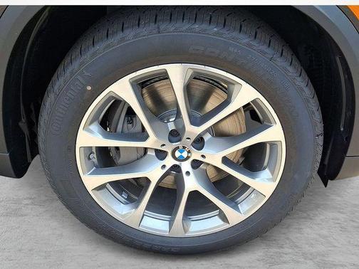 Black Sapphire Metallic 2026 BMW X5 PHEV xDrive50e