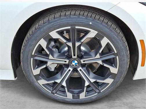 2025 BMW 330 i xDrive