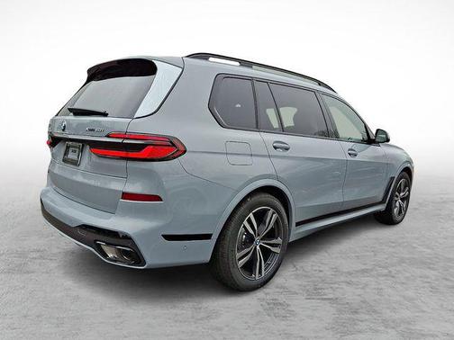 Brooklyn Grey Metallic 2026 BMW X7 xDrive40i