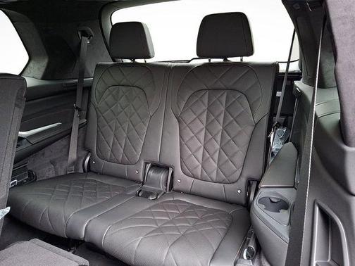 Brooklyn Grey Metallic 2026 BMW X7 xDrive40i