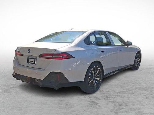 Mineral White Metallic 2027 BMW 530 i xDrive