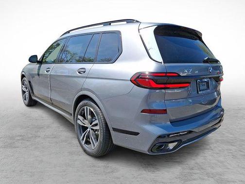 Skyscraper Grey Metallic 2026 BMW X7 xDrive40i