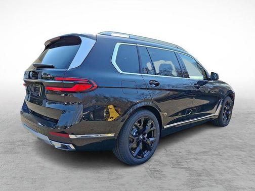 Black Sapphire Metallic 2026 BMW X7 xDrive40i