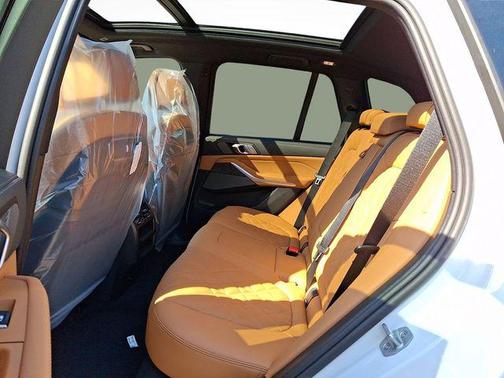 Mineral White Metallic 2026 BMW X5 xDrive40i