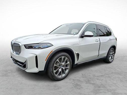 Mineral White Metallic 2026 BMW X5 PHEV xDrive50e