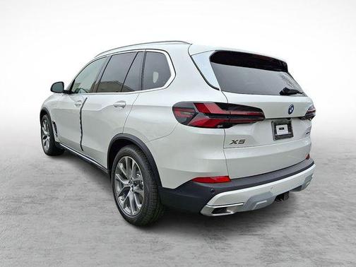 Mineral White Metallic 2026 BMW X5 PHEV xDrive50e