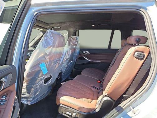Brooklyn Grey Metallic 2026 BMW X7 xDrive40i