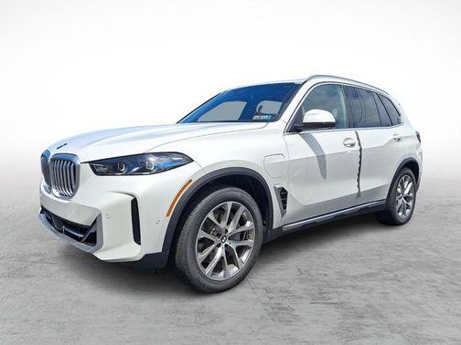 Mineral White Metallic 2026 BMW X5 PHEV xDrive50e