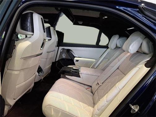 2025 BMW 760 i xDrive