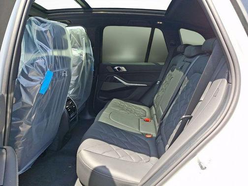 Mineral White Metallic 2026 BMW X5 xDrive40i