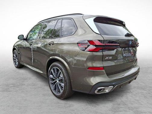 Manhattan Green Metallic 2026 BMW X5 PHEV xDrive50e