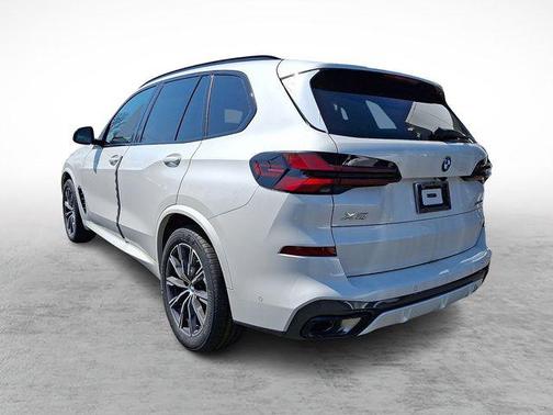 Mineral White Metallic 2026 BMW X5 xDrive40i
