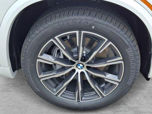 Mineral White Metallic 2026 BMW X5 xDrive40i