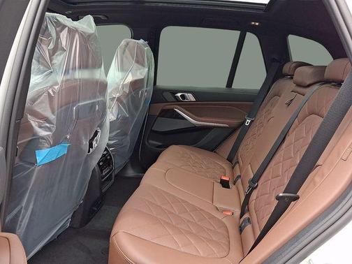 Mineral White Metallic 2026 BMW X5 xDrive40i