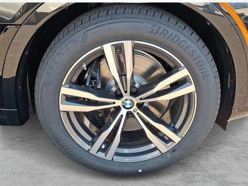 Black Sapphire Metallic 2026 BMW X7 M60i