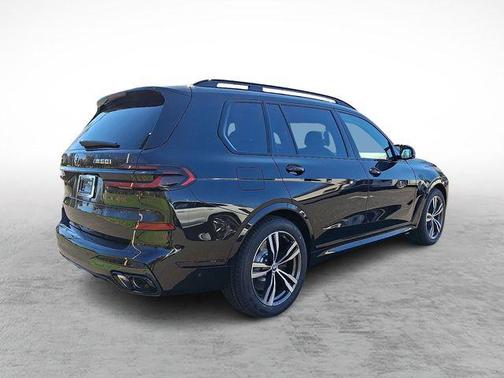 Black Sapphire Metallic 2026 BMW X7 M60i