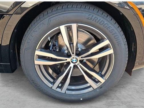 Black Sapphire Metallic 2026 BMW X7 M60i