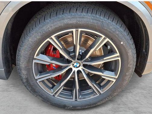 Skyscraper Grey Metallic 2026 BMW X5 xDrive40i