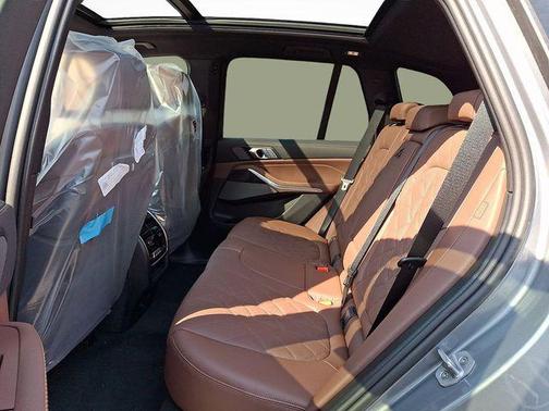 Skyscraper Grey Metallic 2026 BMW X5 xDrive40i