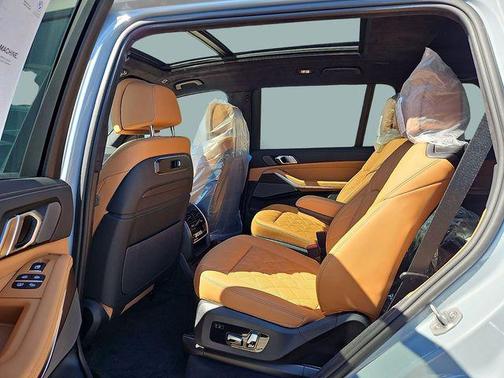 Brooklyn Grey Metallic 2026 BMW X7 xDrive40i