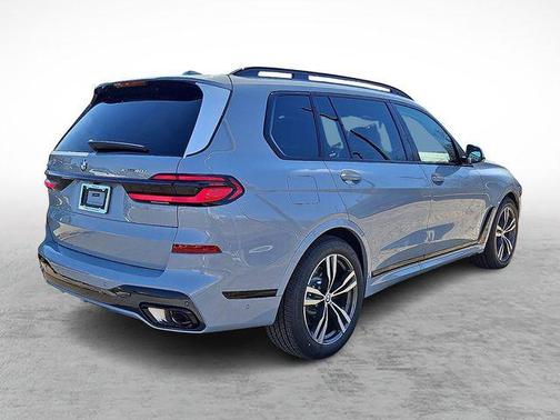 Brooklyn Grey Metallic 2026 BMW X7 xDrive40i