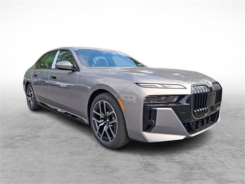 2025 BMW 740 i xDrive