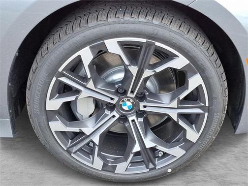 2025 BMW 330 i xDrive