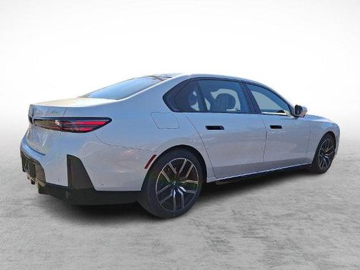 Mineral White Metallic 2027 BMW 740 i xDrive