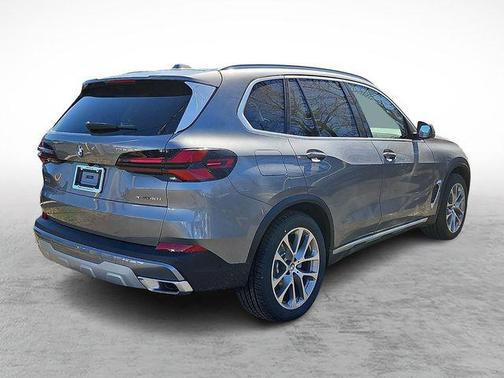 Skyscraper Grey Metallic 2026 BMW X5 xDrive40i
