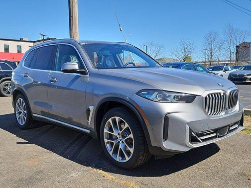Skyscraper Grey Metallic 2026 BMW X5 xDrive40i