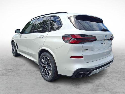 Mineral White Metallic 2026 BMW X5 M60i