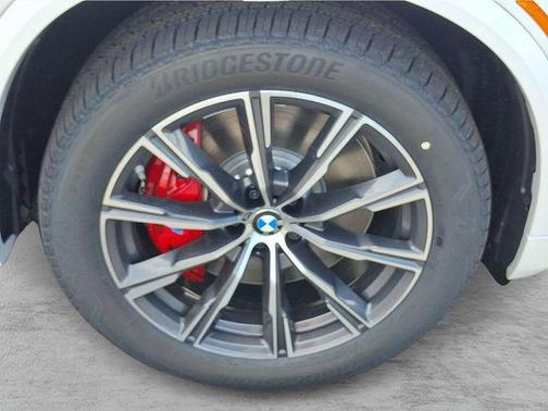 Mineral White Metallic 2026 BMW X5 M60i