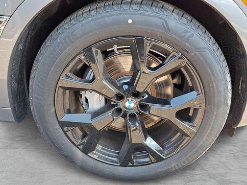 Skyscraper Grey Metallic 2026 BMW X7 xDrive40i