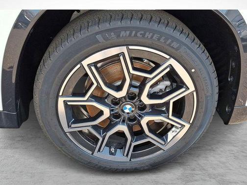 Alpine White 2026 BMW X1 xDrive28i