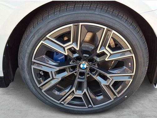 Mineral White Metallic 2026 BMW 530 i xDrive