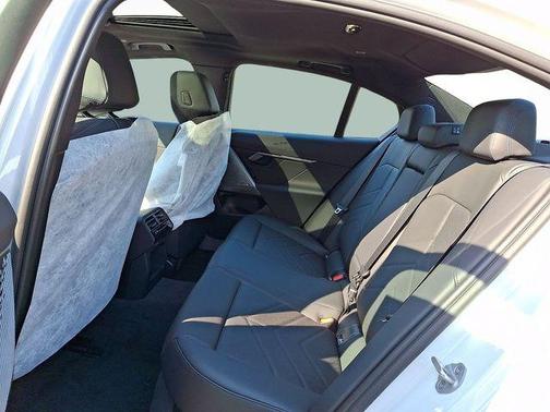 Mineral White Metallic 2026 BMW 530 i xDrive