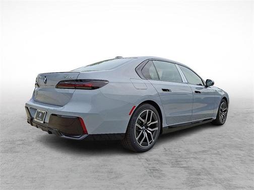 2025 BMW 750e i xDrive