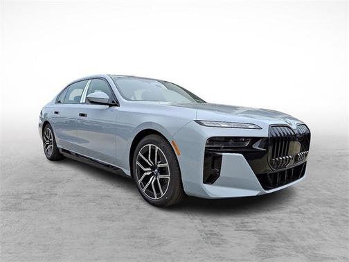 2025 BMW 750e i xDrive