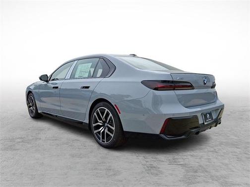 2025 BMW 750e i xDrive