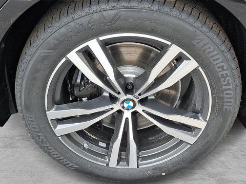 Black Sapphire Metallic 2027 BMW X7 xDrive40i