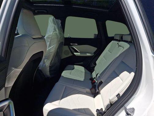 Alpine White 2026 BMW X1 xDrive28i
