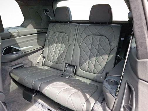 Black Sapphire Metallic 2027 BMW X7 xDrive40i