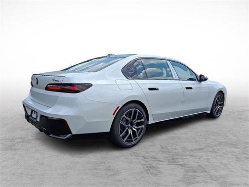 2025 BMW 740 i xDrive