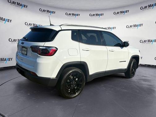 Bright White Clearcoat 2025 Jeep Compass Latitude