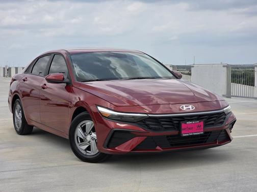 2024 Hyundai ELANTRA SE