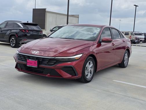 2024 Hyundai ELANTRA SE