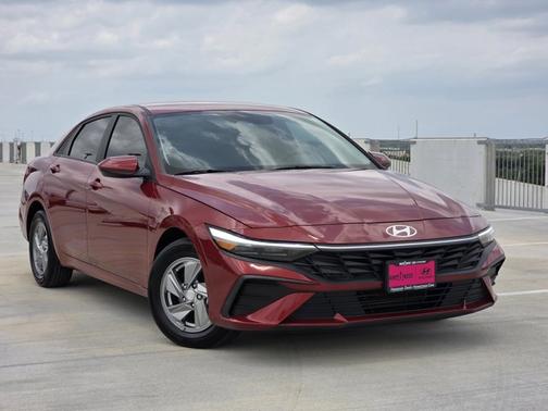 2024 Hyundai ELANTRA SE